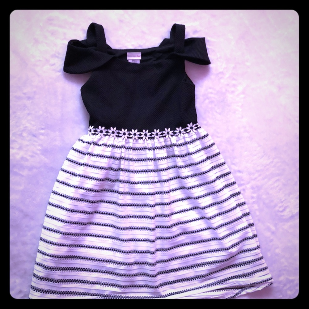 Lovely black and white dress. Sz6